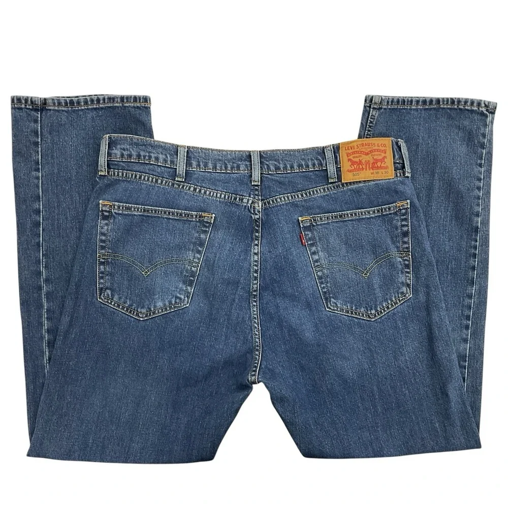 Levi's 505 Men's Size 38x30 (37X29) Medium Wash Straight Leg Classic Denim Jeans